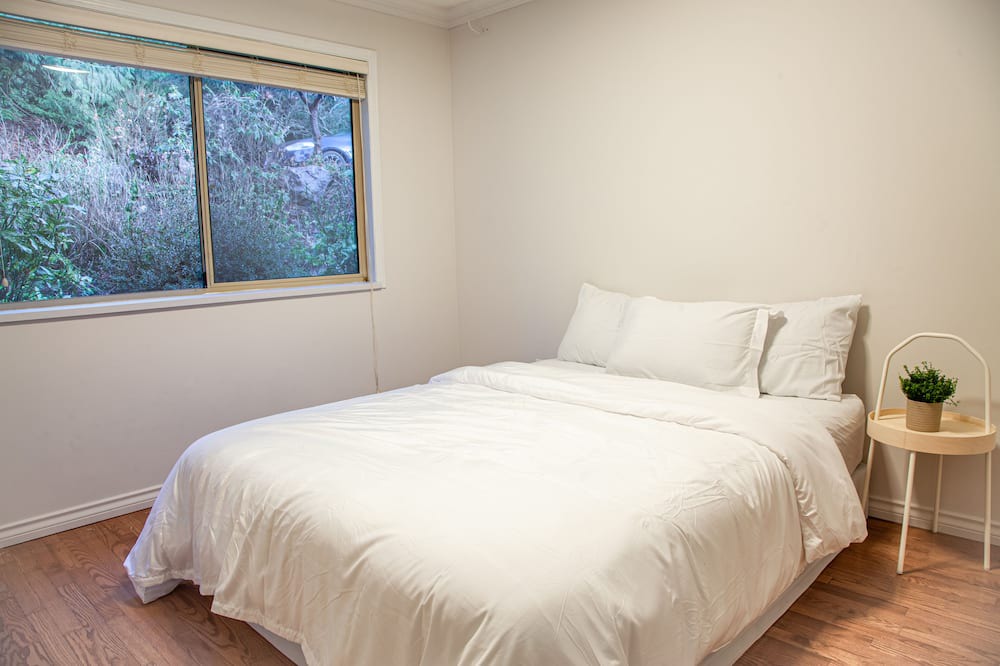 Photo of Bedroom in Upper Ten Oaks