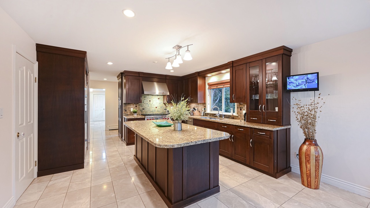 Photo of Kitchen in West Vancouver
