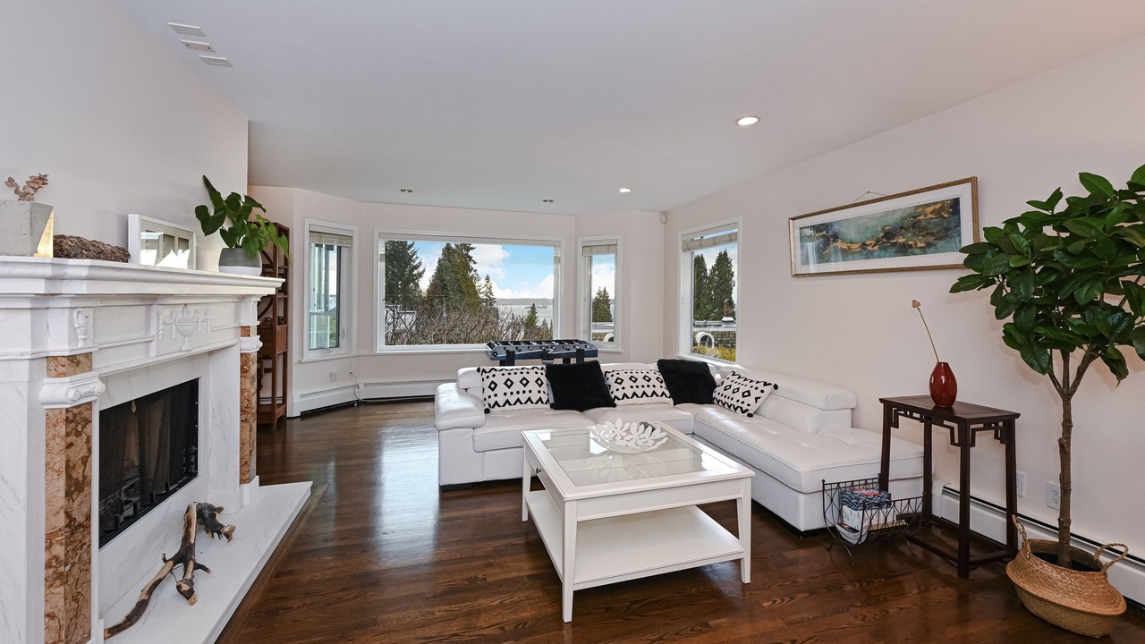 Photo of Livingroom in West Vancouver