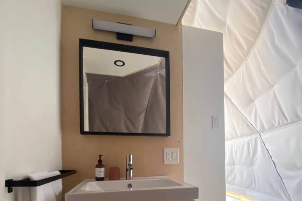 Photo of Bathroom in Perce