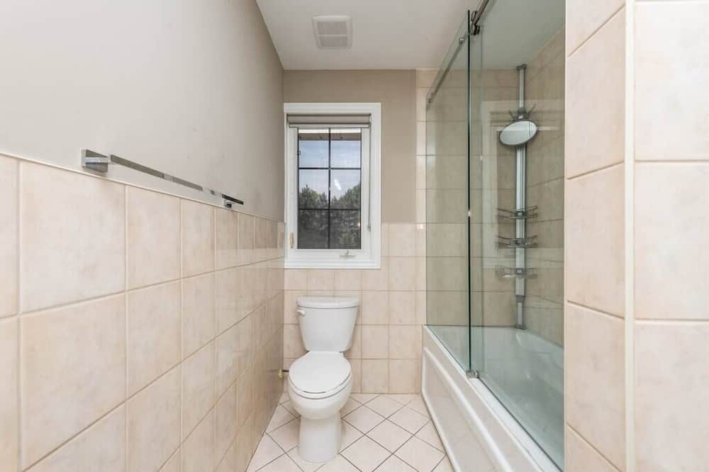 Photo of Bathroom in Clarkson-Lorne Park