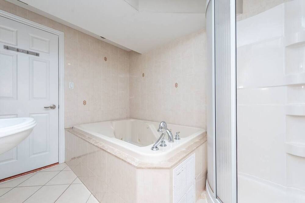 Photo of Bathroom in Clarkson-Lorne Park