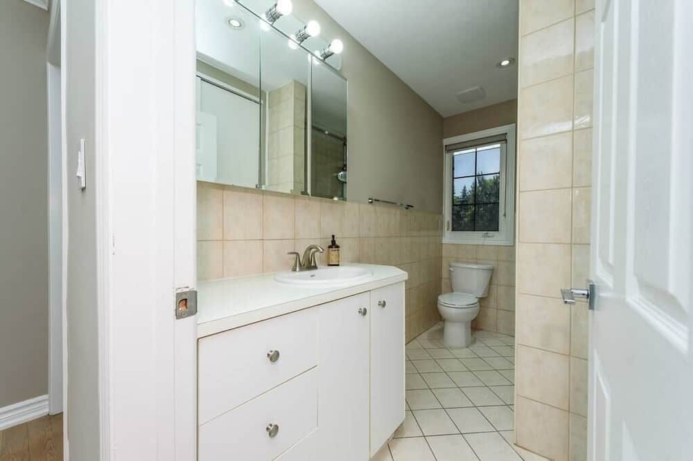 Photo of Bathroom in Clarkson-Lorne Park