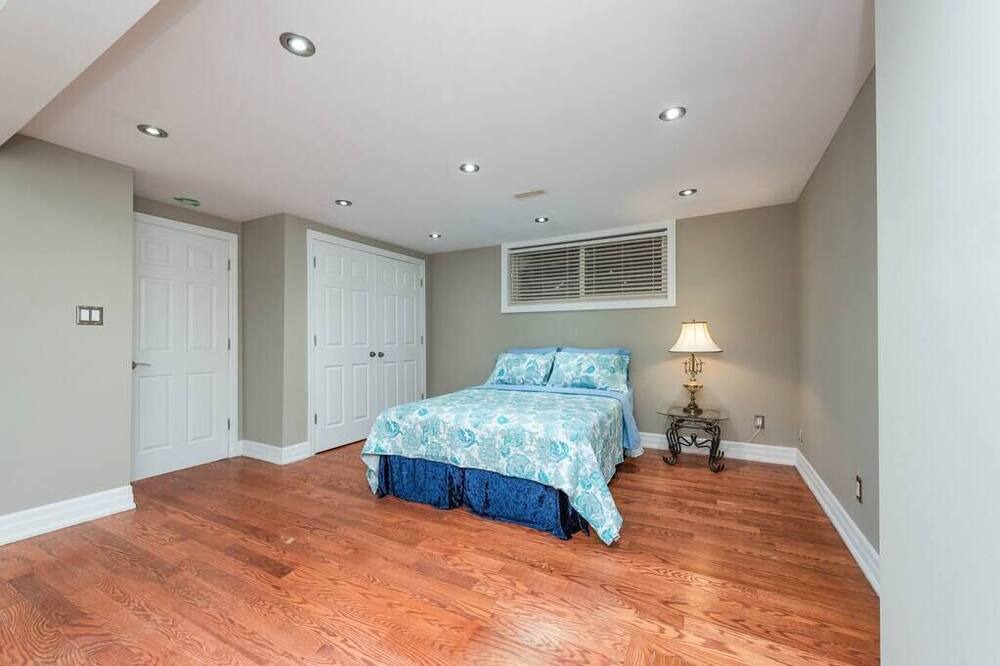 Photo of Bedroom in Clarkson-Lorne Park