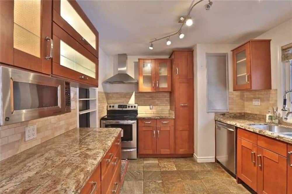 Photo of Kitchen in Clarkson-Lorne Park