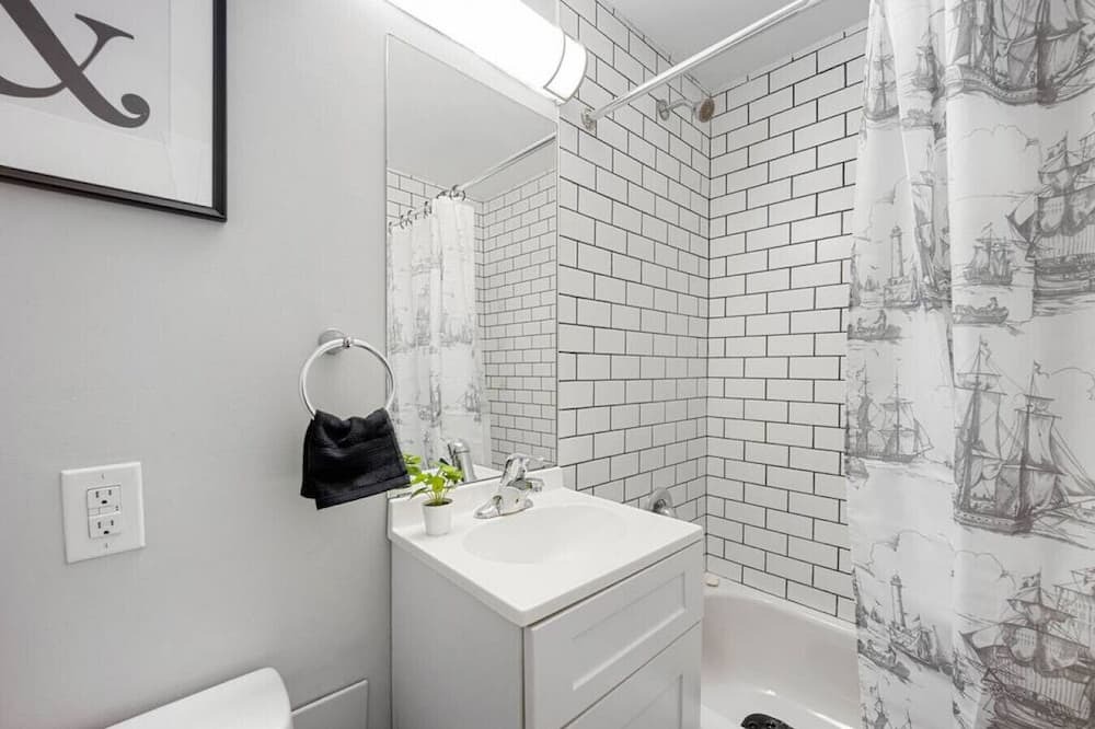 Photo of Bathroom in Cabbagetown South