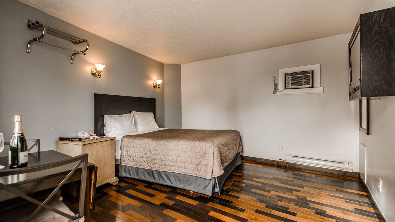 Photo of Bedroom in Laval