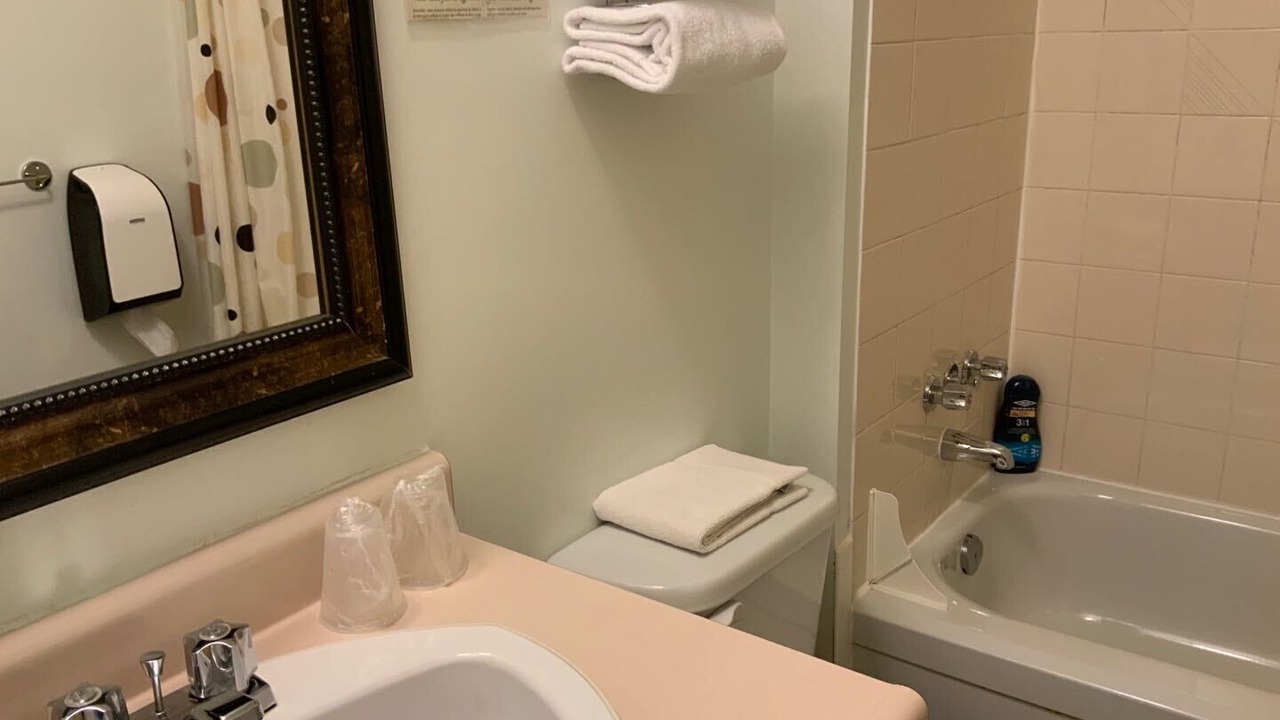 Photo of Bathroom in Laurier-Station