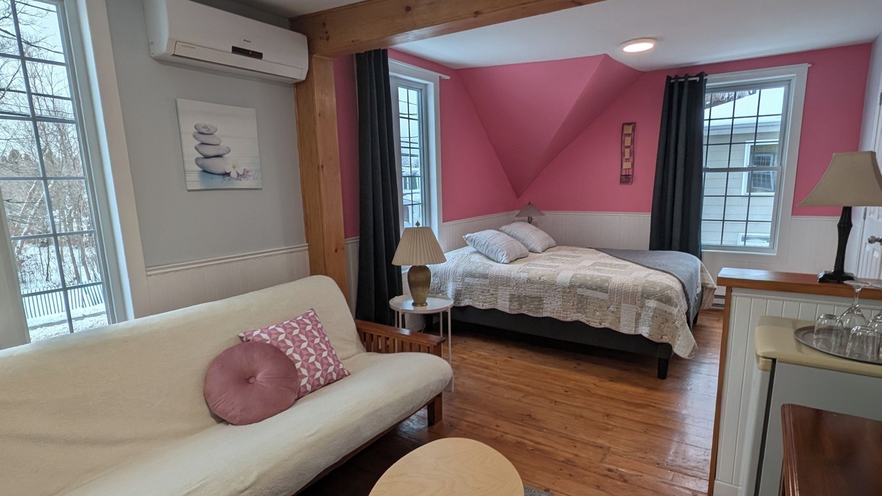 Photo of Bedroom in Magog