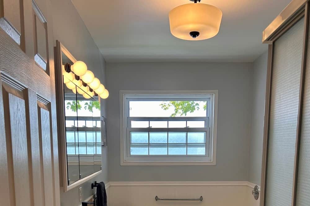 Photo of Bathroom in Lanark Highlands