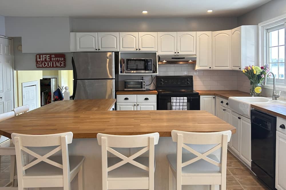 Photo of Kitchen in Lanark Highlands