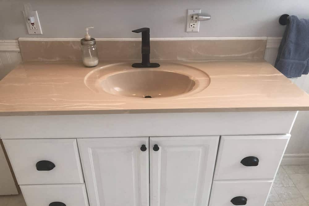 Photo of Bathroom in Lanark Highlands