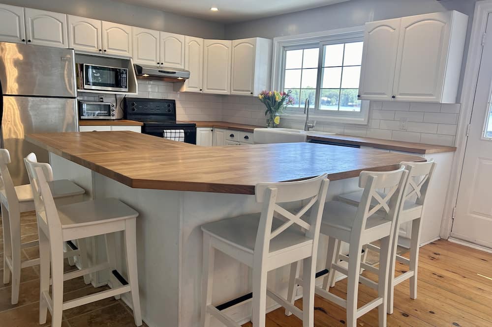 Photo of Kitchen in Lanark Highlands