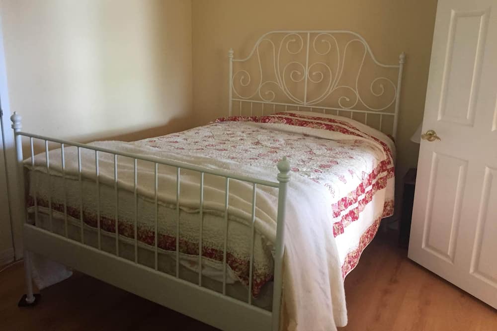 Photo of Bedroom in Lanark Highlands