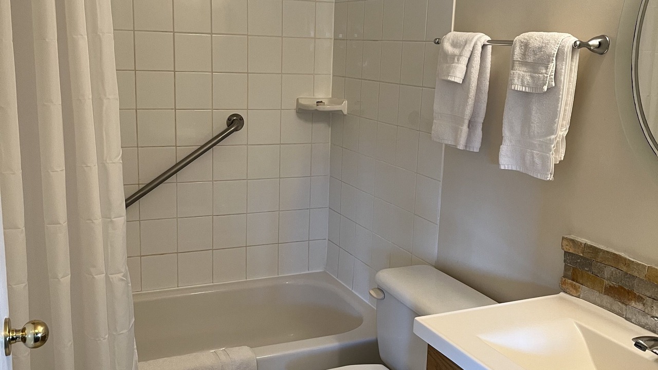 Photo of Bathroom in Calabogie