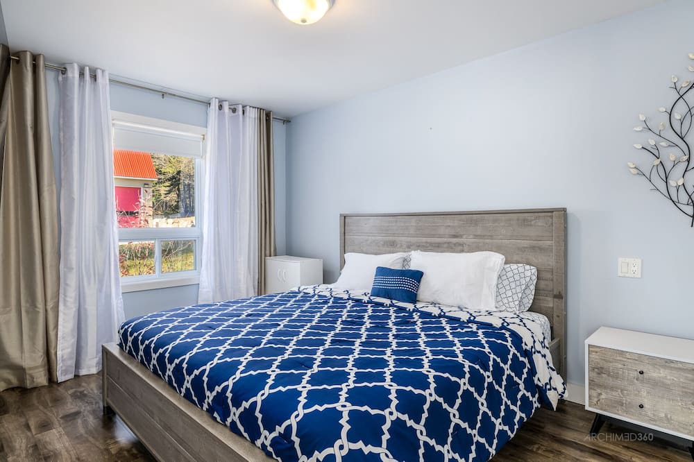Photo of Bedroom in Sainte-Marguerite-du-Lac-Masson