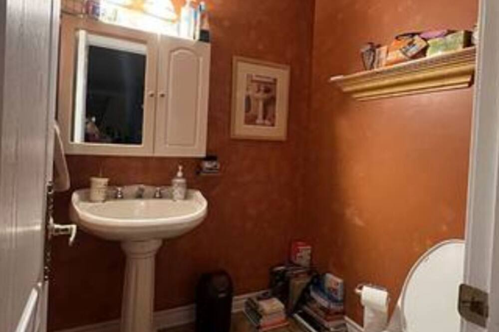Photo of Bathroom in Sainte-Marguerite-du-Lac-Masson