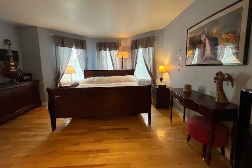 Photo of Bedroom in Sainte-Marguerite-du-Lac-Masson