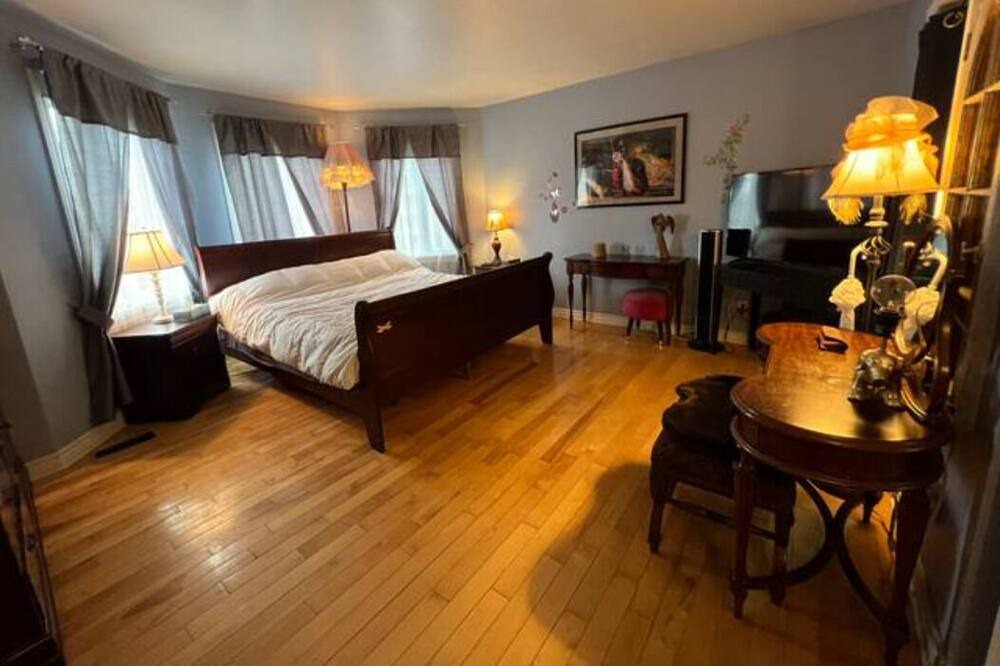 Photo of Bedroom in Sainte-Marguerite-du-Lac-Masson