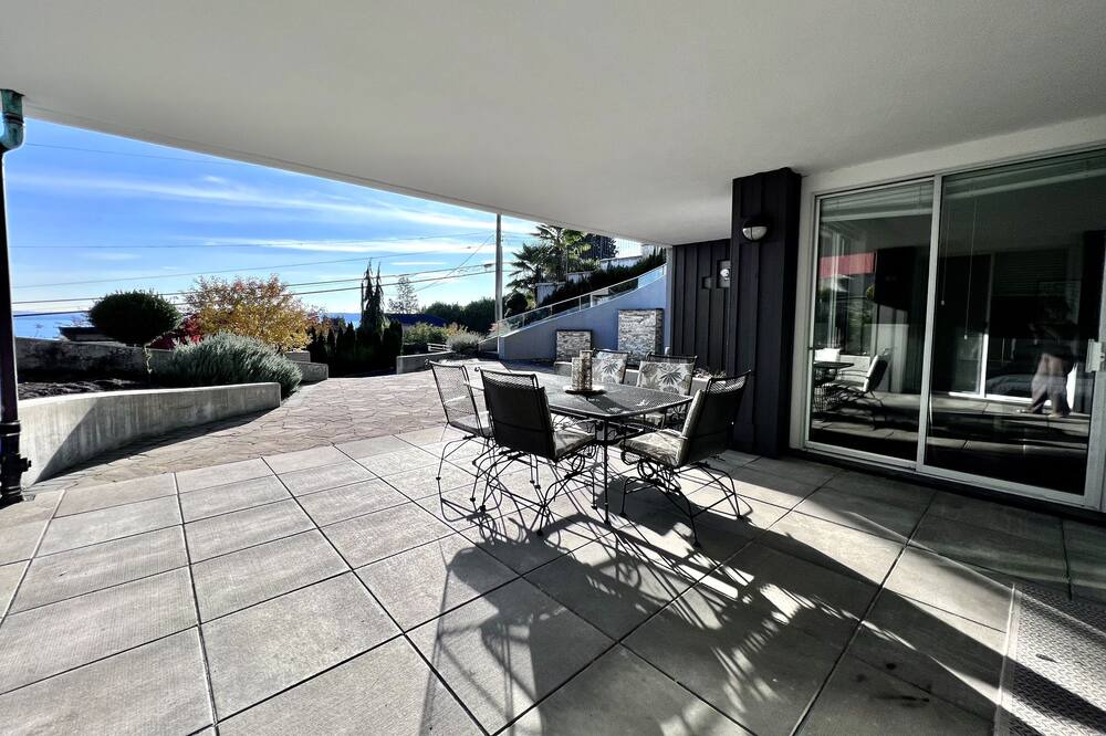 Photo of Patio Balcony in West Vancouver