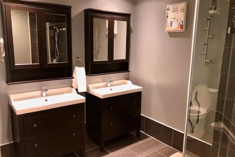 Photo of Bathroom in Yarrow