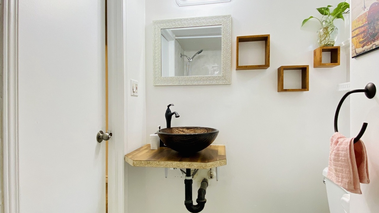 Photo of Bathroom in Woodbine Gardens