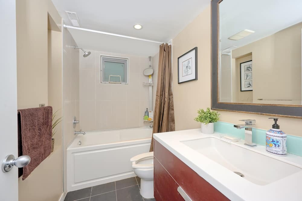 Photo of Bathroom in West Point Grey