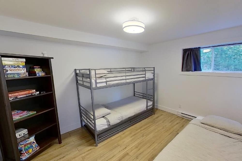 Photo of Bedroom in Mille-Isles