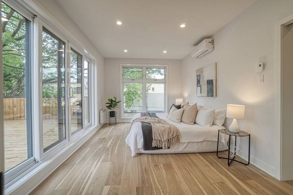 Photo of Bedroom in Saint-Lambert