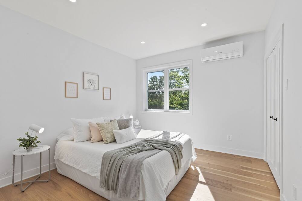 Photo of Bedroom in Saint-Lambert