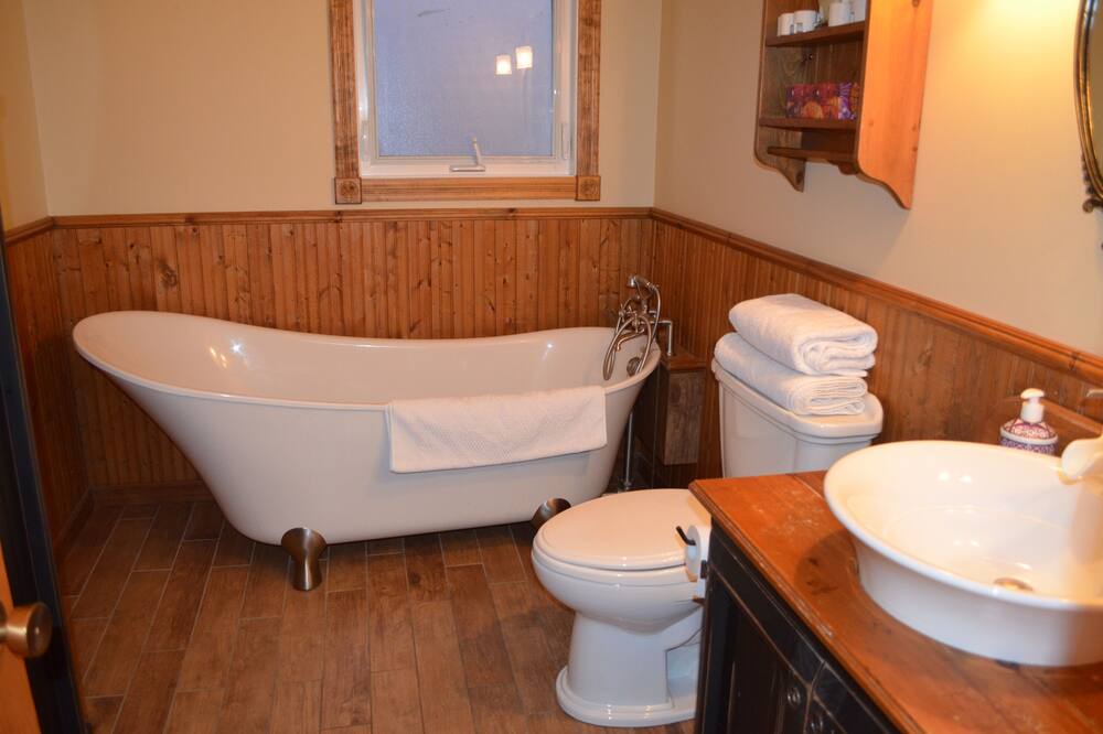 Photo of Bathroom in LaSalle