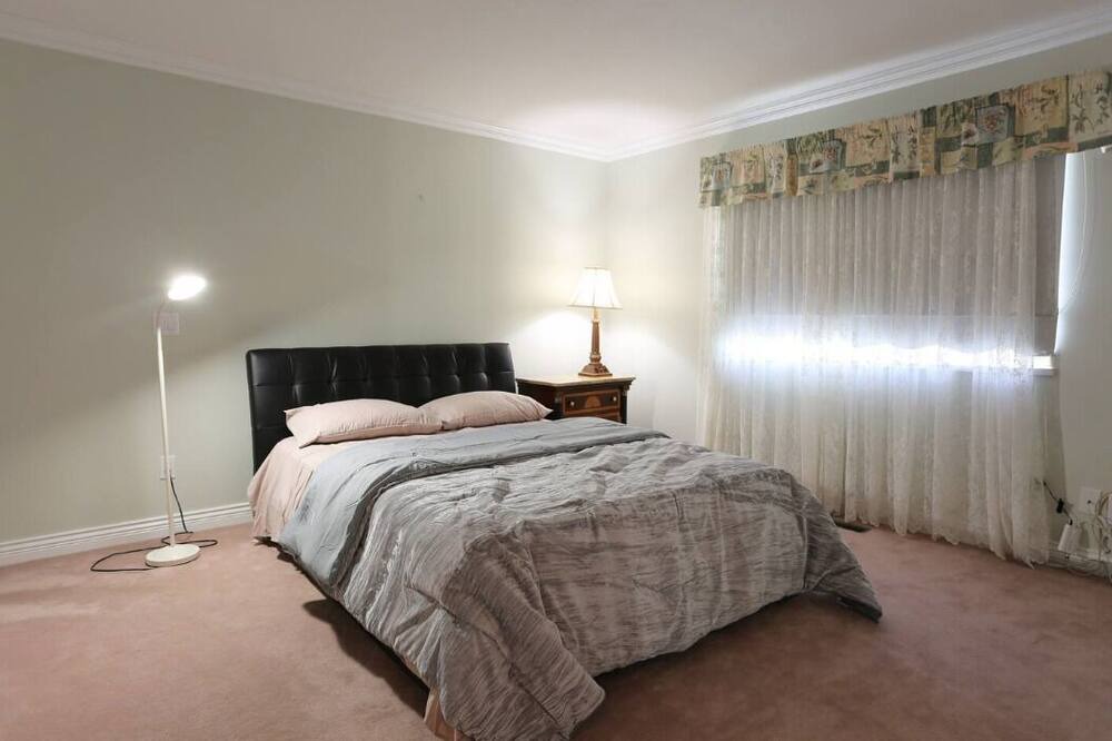Photo of Bedroom in Surrey Newton