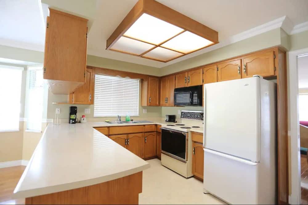 Photo of Kitchen in Surrey Newton