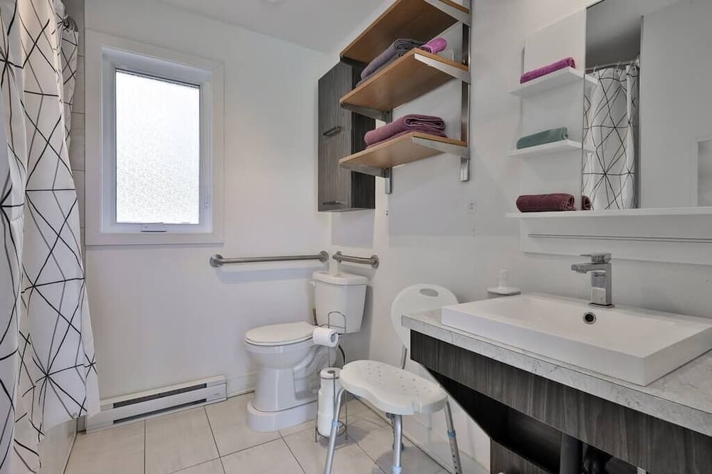 Photo of Bathroom in Chertsey