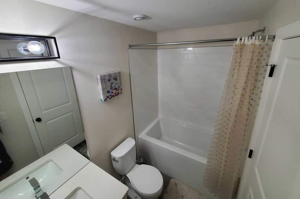 Photo of Bathroom in North Industrial