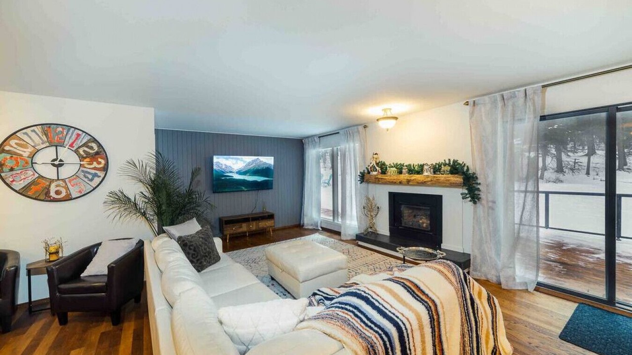Photo of Livingroom in Bragg Creek