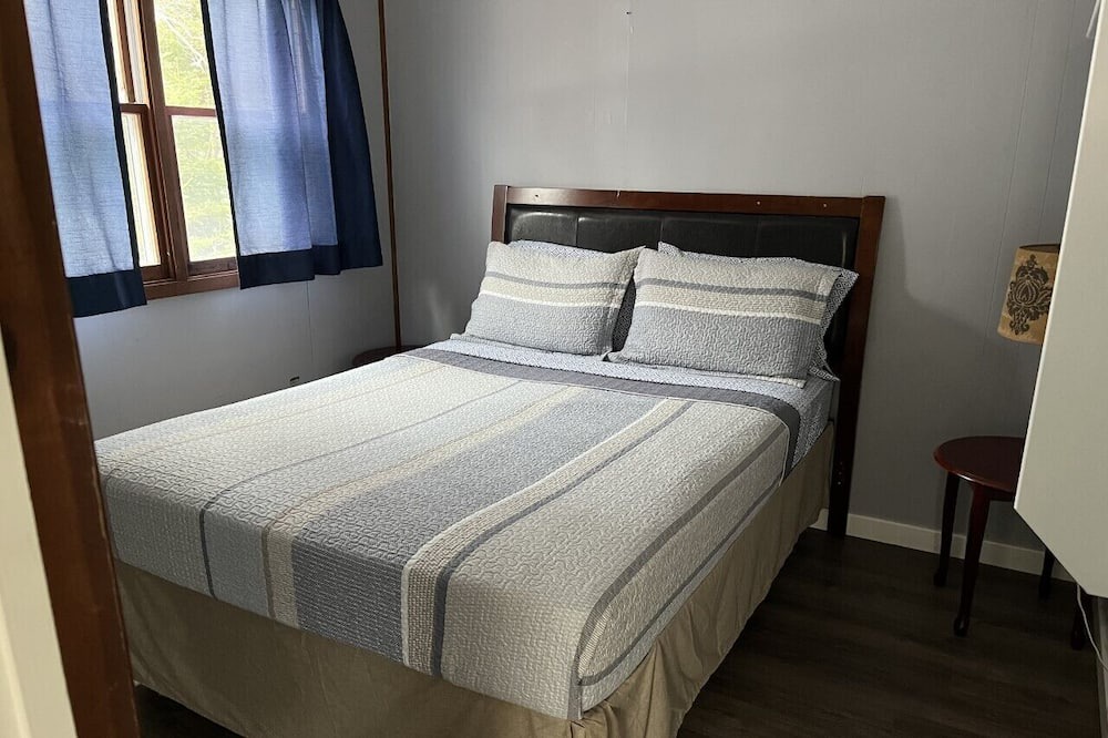 Photo of Bedroom in West Bay