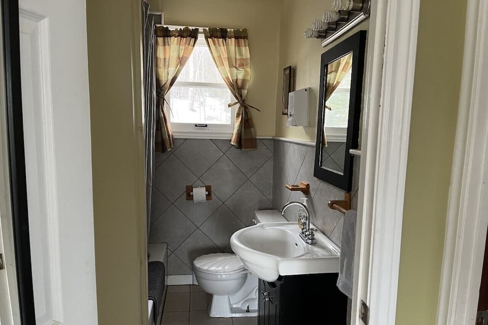 Photo of Bathroom in West Bay