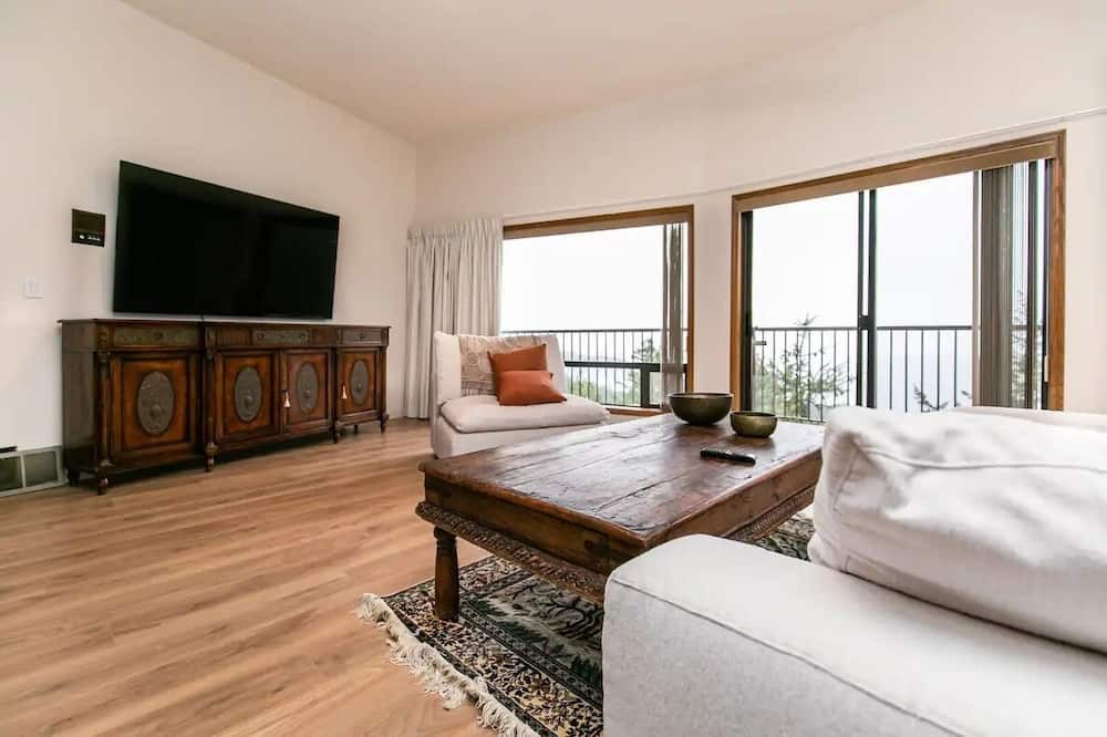 Photo of Livingroom in Sooke