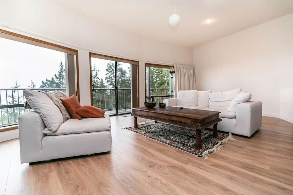 Photo of Livingroom in Sooke