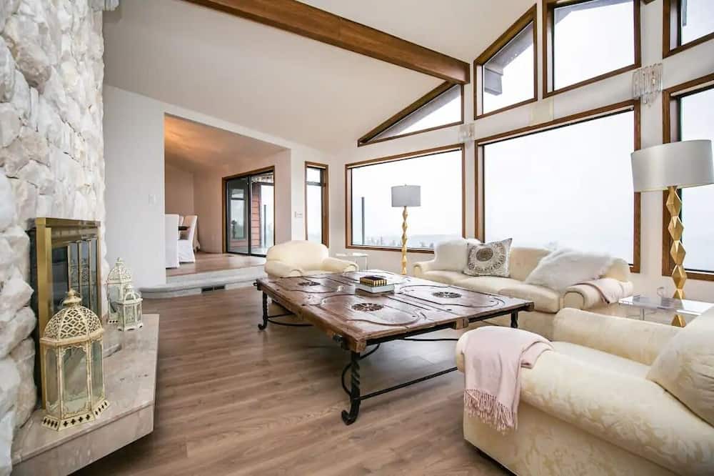 Photo of Livingroom in Sooke