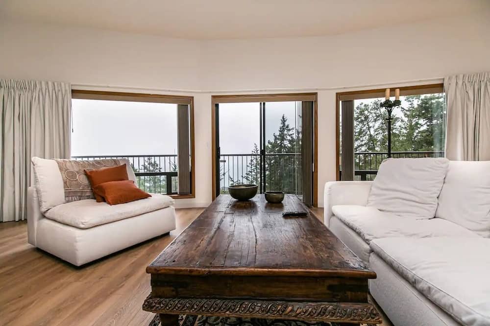 Photo of Livingroom in Sooke