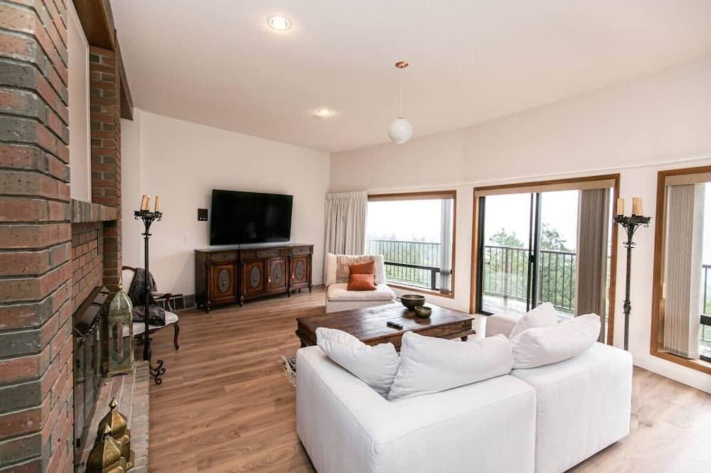 Photo of Livingroom in Sooke