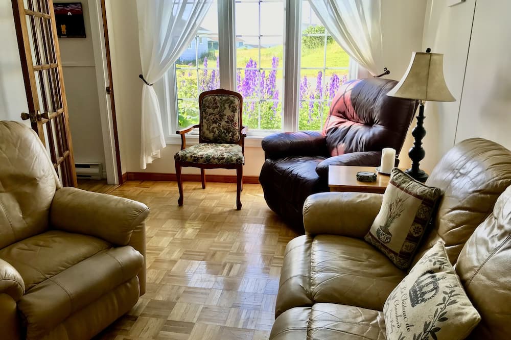 Photo of Livingroom in The Whale Route
