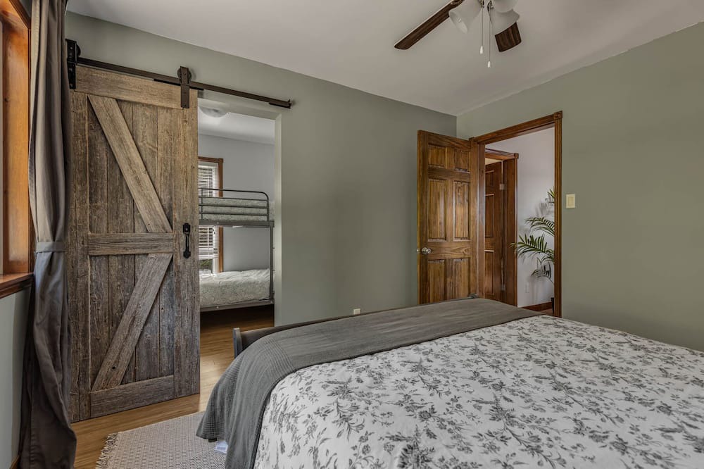 Photo of Bedroom in Squatec