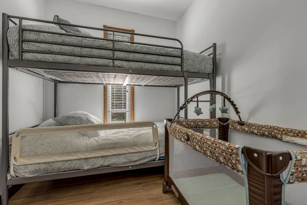 Photo of Bedroom in Squatec
