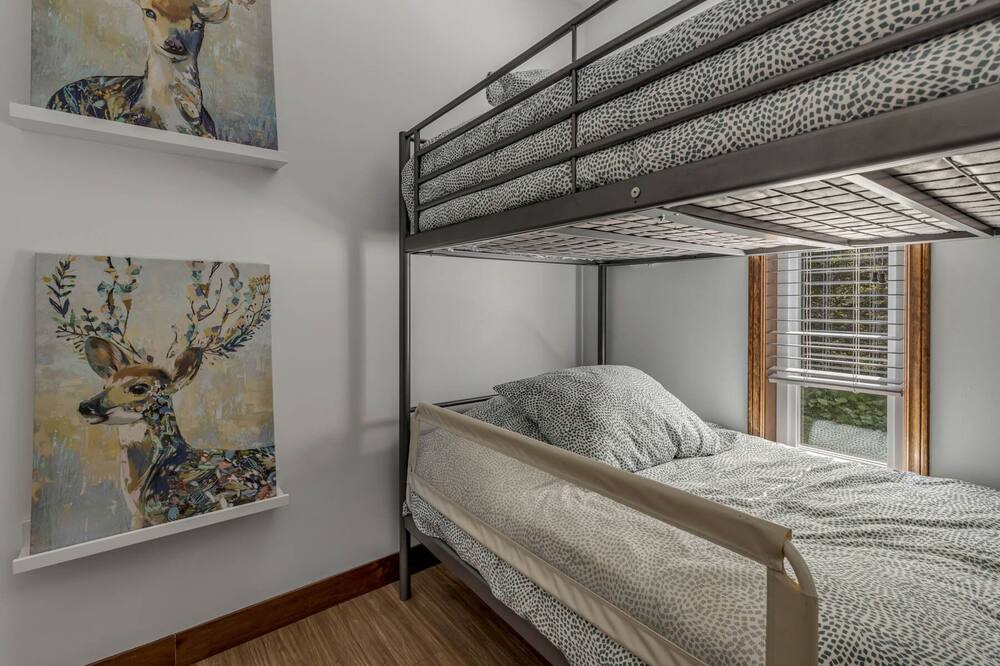 Photo of Bedroom in Squatec