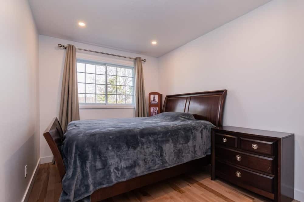 Photo of Bedroom in Pierrefonds-Roxboro