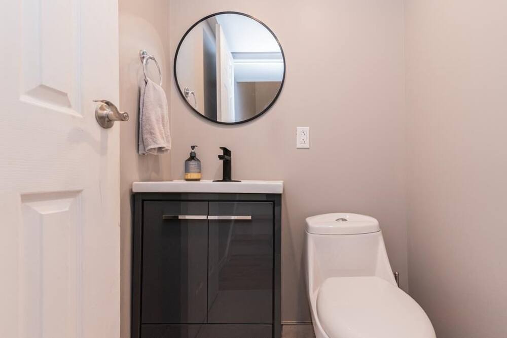 Photo of Bathroom in Pierrefonds-Roxboro