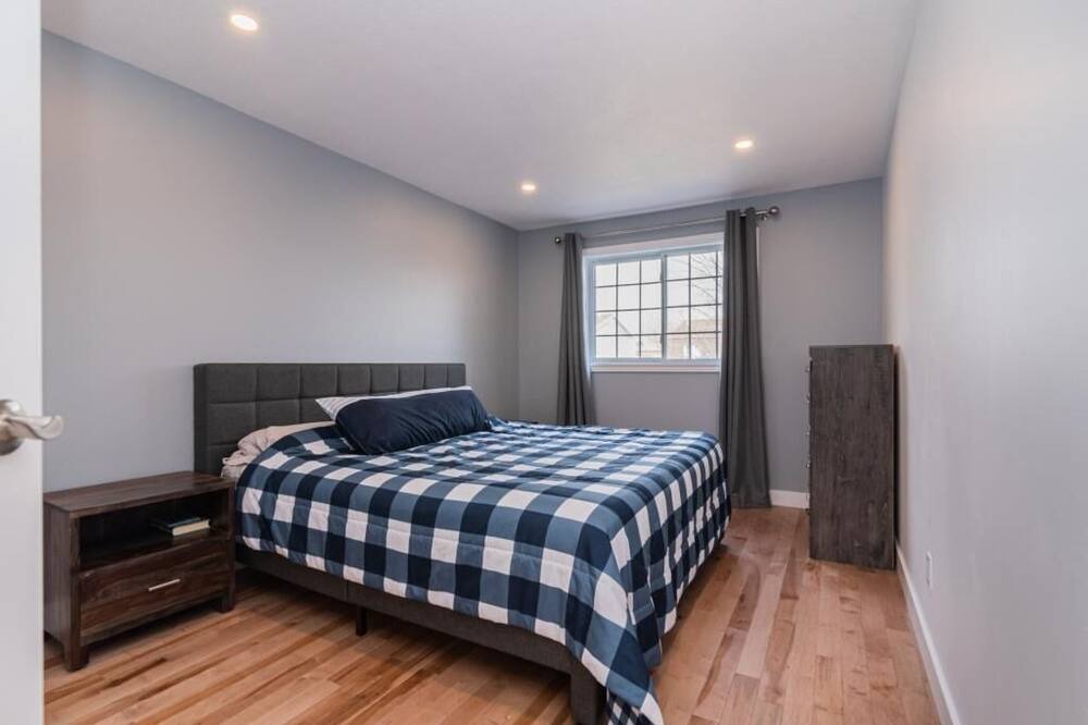 Photo of Bedroom in Pierrefonds-Roxboro